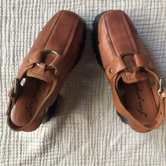 Free people, Astoria Clogs size 6 - Picture 3 of 7